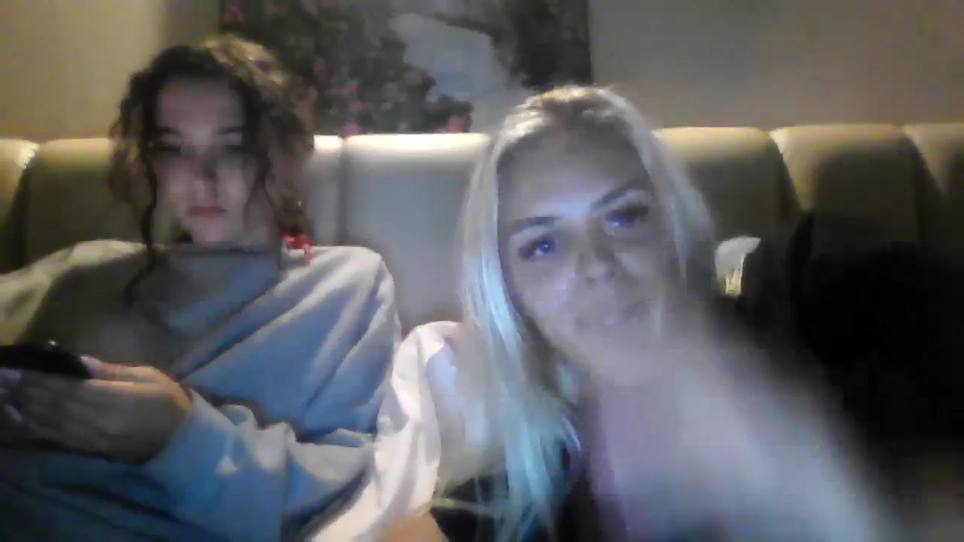 Gallery image thumbnail from Leahahaha's myfreecams stream on, 03/12/2024, 17:56 image 6 of 20