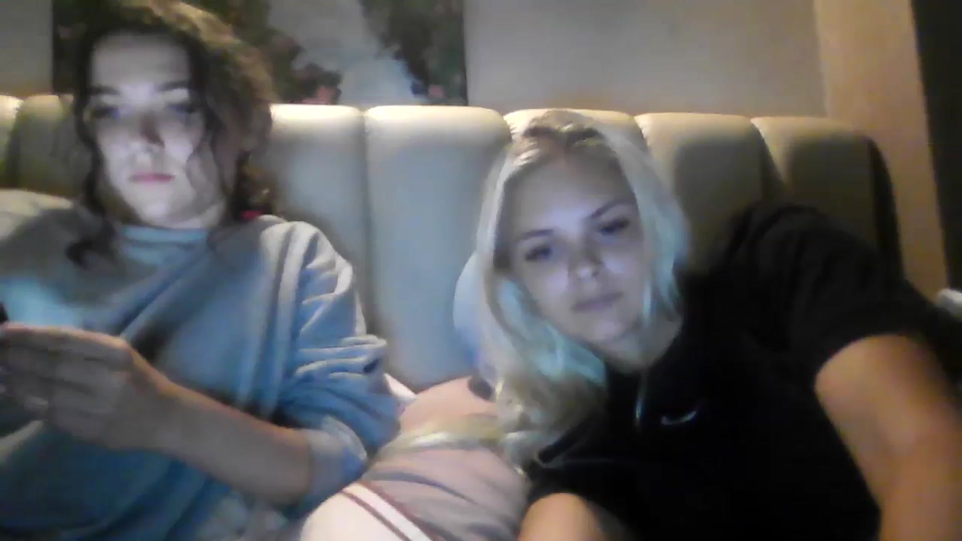 Gallery image thumbnail from Leahahaha's myfreecams stream on, 03/12/2024, 17:56 image 17 of 20