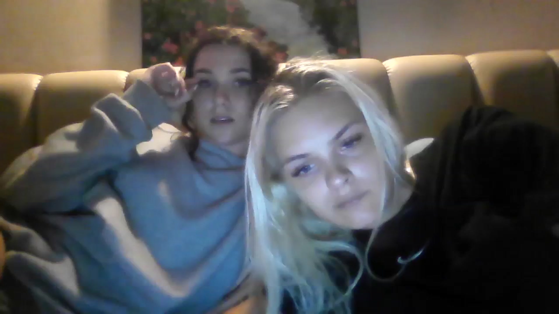 Gallery image thumbnail from Leahahaha's myfreecams stream on, 03/12/2024, 17:56 image 15 of 20