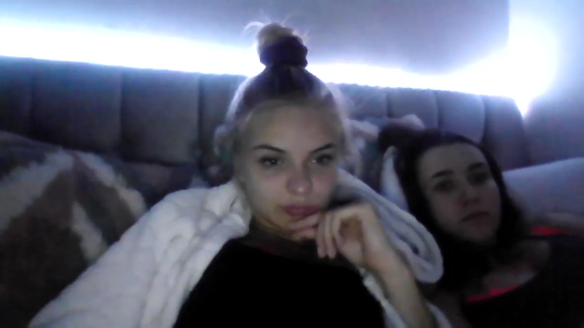 Gallery image thumbnail from Leahahaha's myfreecams stream on, 04/19/2024, 24:15 image 6 of 20