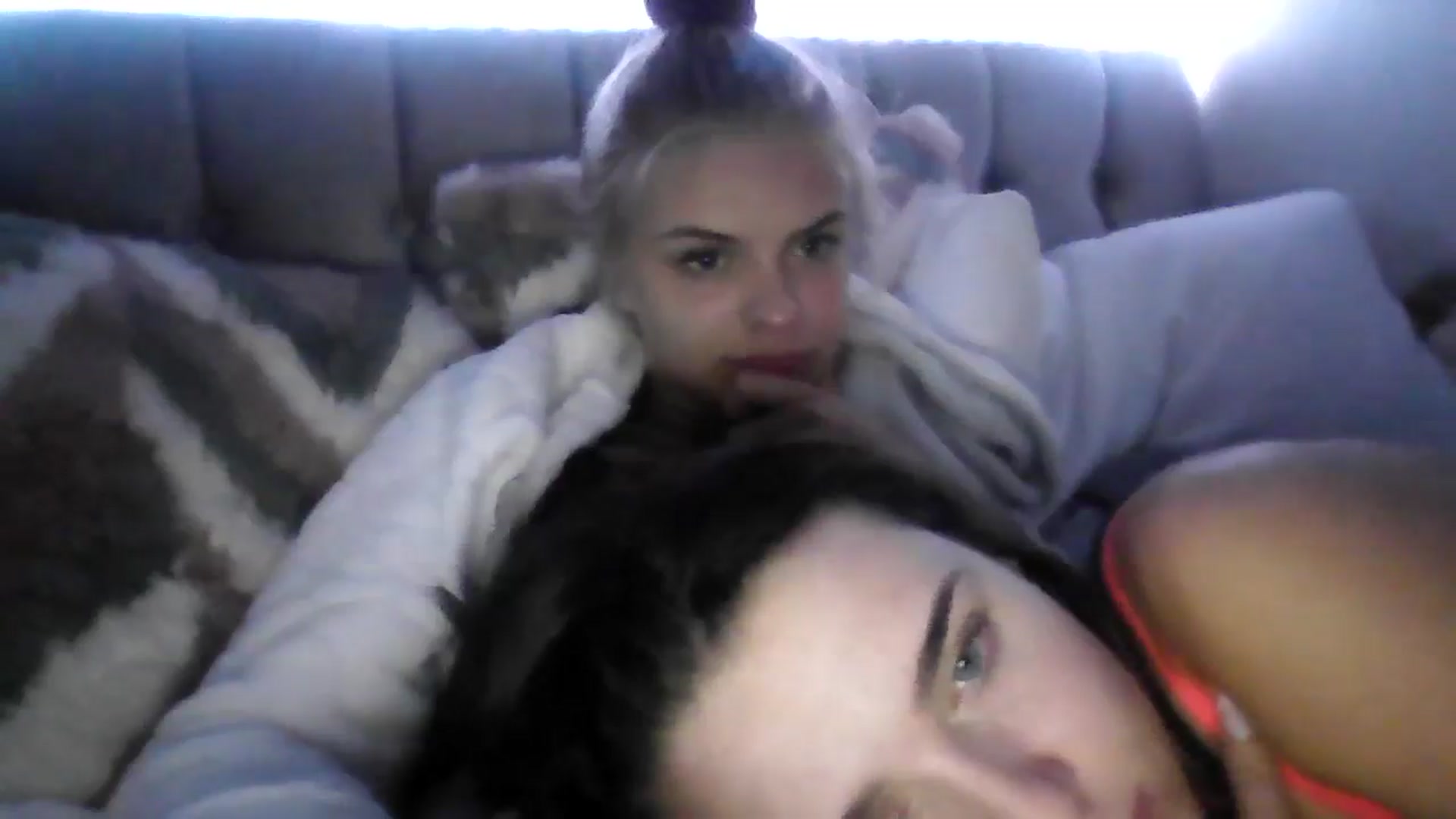 Gallery image thumbnail from Leahahaha's myfreecams stream on, 04/19/2024, 24:15 image 3 of 20