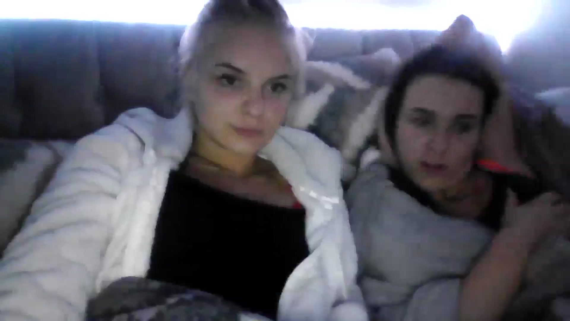 Gallery image thumbnail from Leahahaha's myfreecams stream on, 04/19/2024, 24:15 image 16 of 20