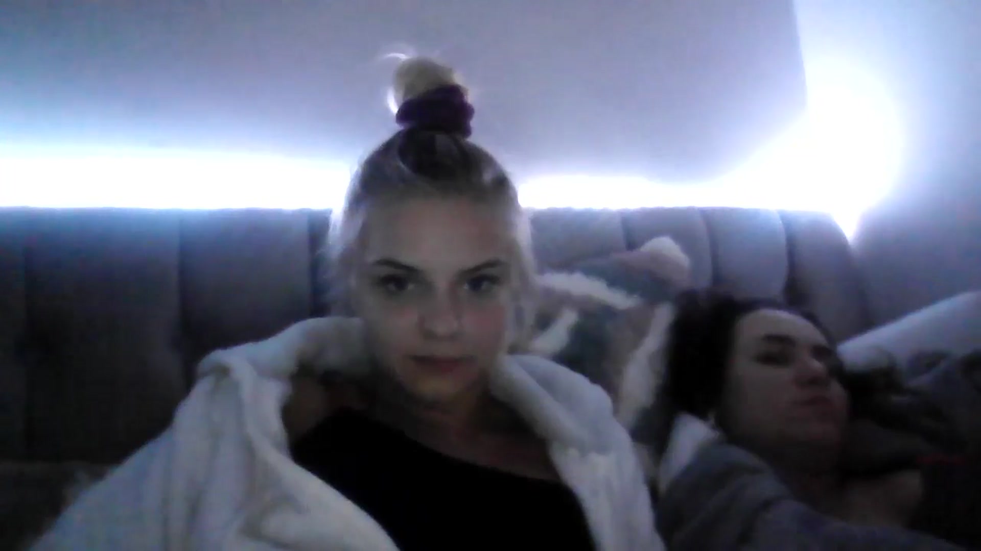 Gallery image thumbnail from Leahahaha's myfreecams stream on, 04/19/2024, 24:15 image 19 of 20