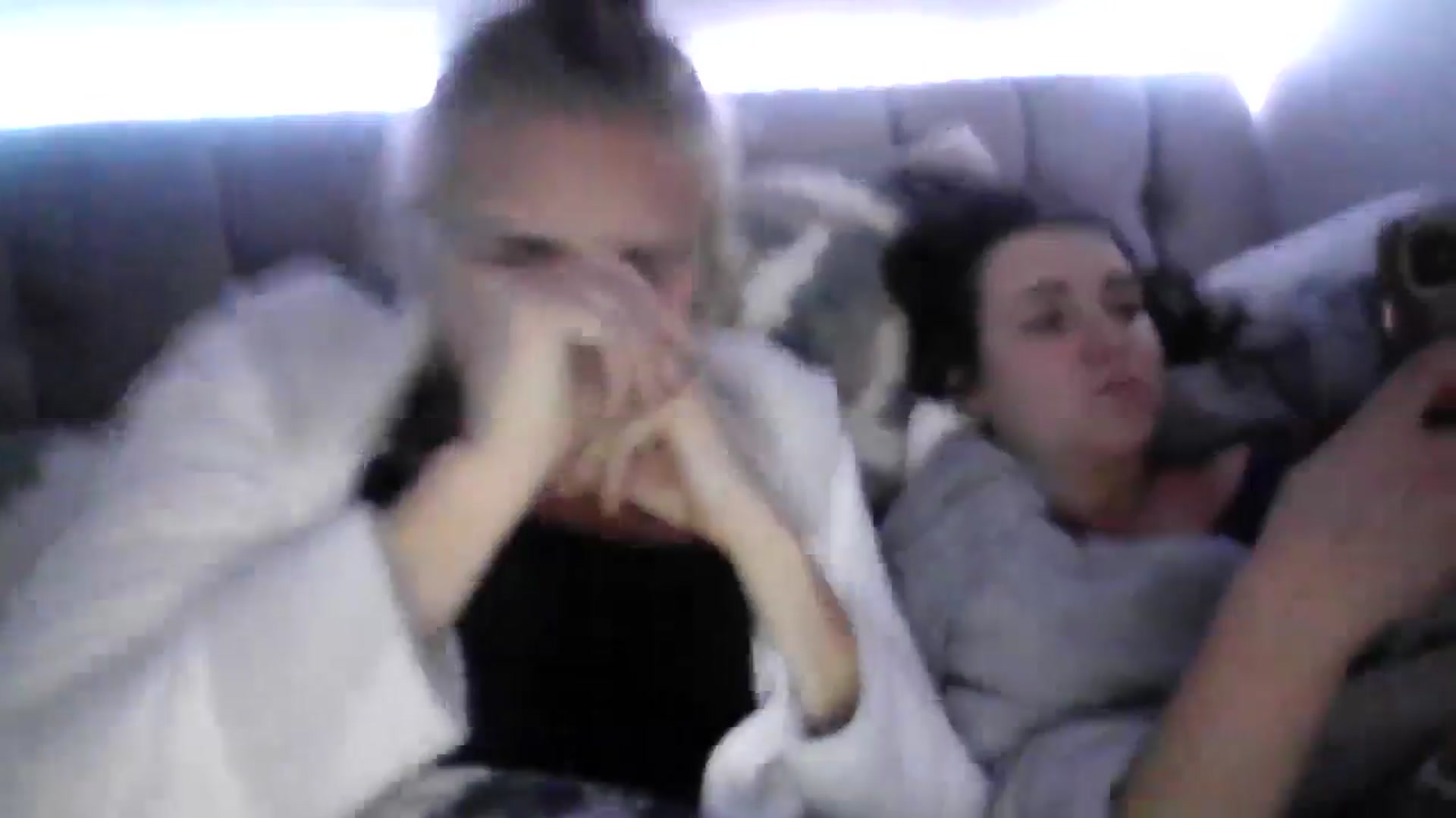 Gallery image thumbnail from Leahahaha's myfreecams stream on, 04/19/2024, 24:15 image 17 of 20