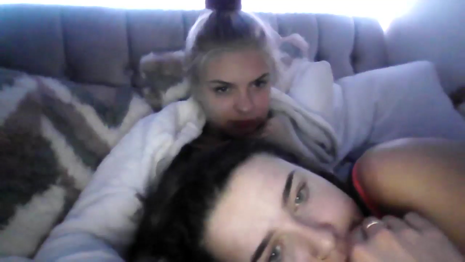 Gallery image thumbnail from Leahahaha's myfreecams stream on, 04/19/2024, 24:15 image 4 of 20
