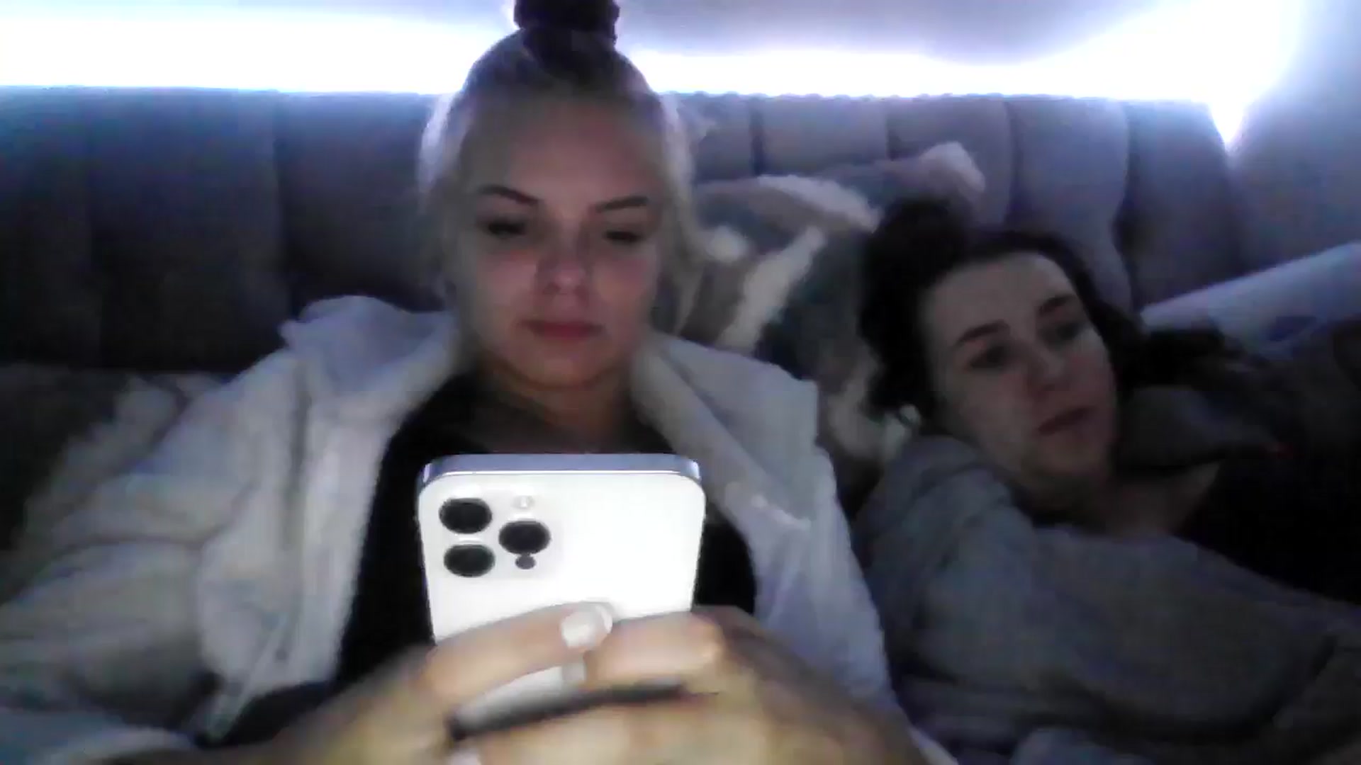 Gallery image thumbnail from Leahahaha's myfreecams stream on, 04/19/2024, 24:15 image 18 of 20