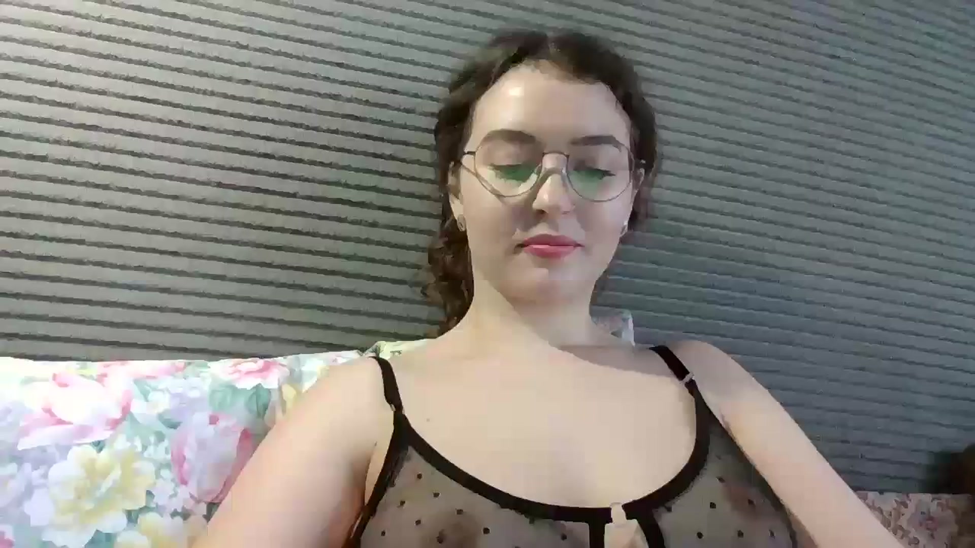 Gallery image thumbnail from LeanaMay's myfreecams stream on, 03/19/2025, 09:32 image 1 of 20