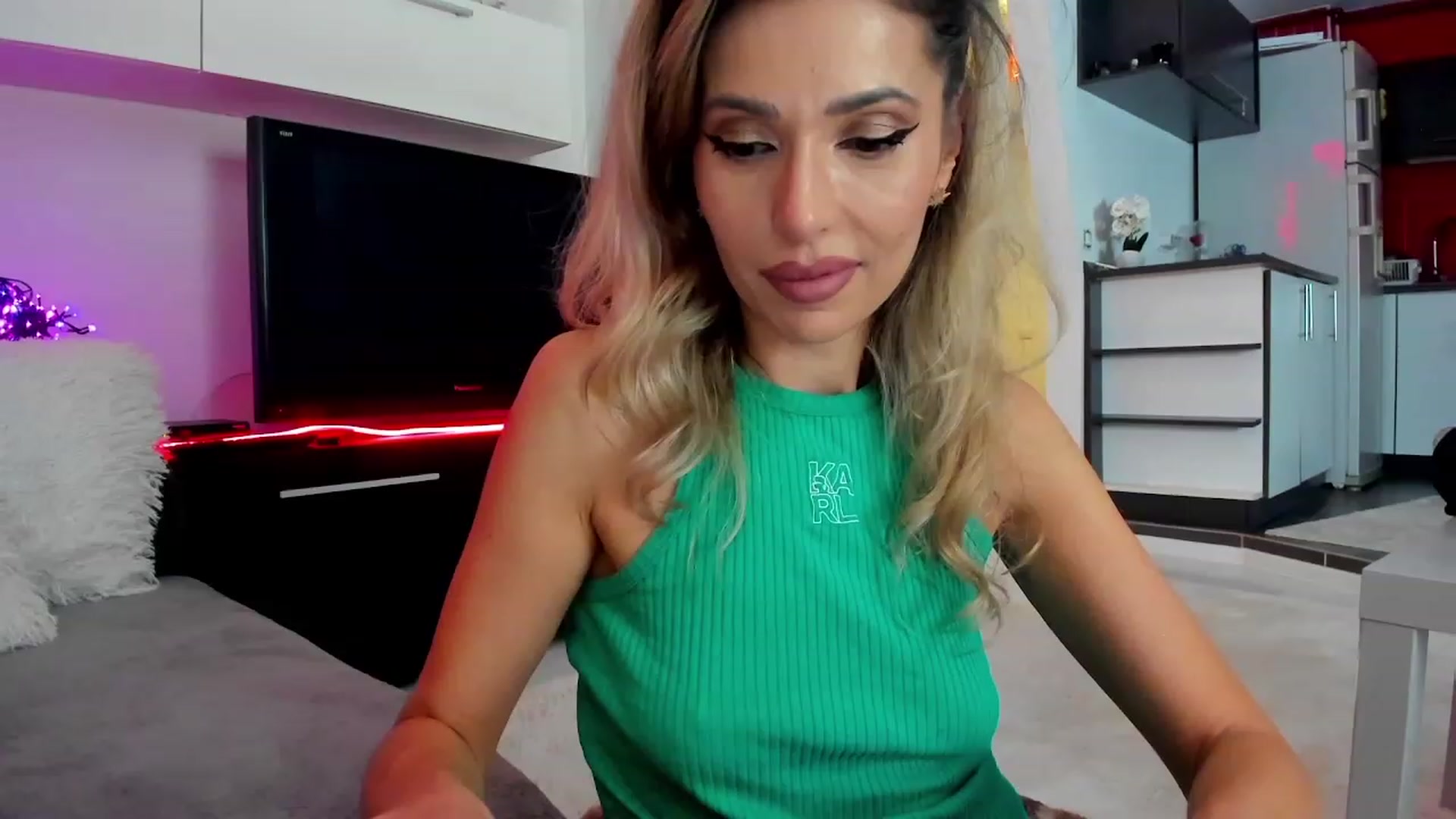 Gallery image thumbnail from LeapOnMe's myfreecams stream on, 02/29/2024, 23:09 image 18 of 20