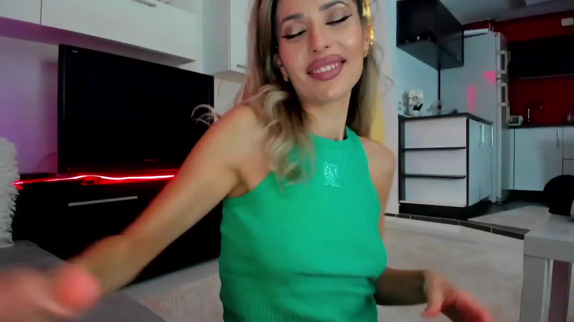 Gallery image thumbnail from LeapOnMe's myfreecams stream on, 02/29/2024, 23:09 image 7 of 20