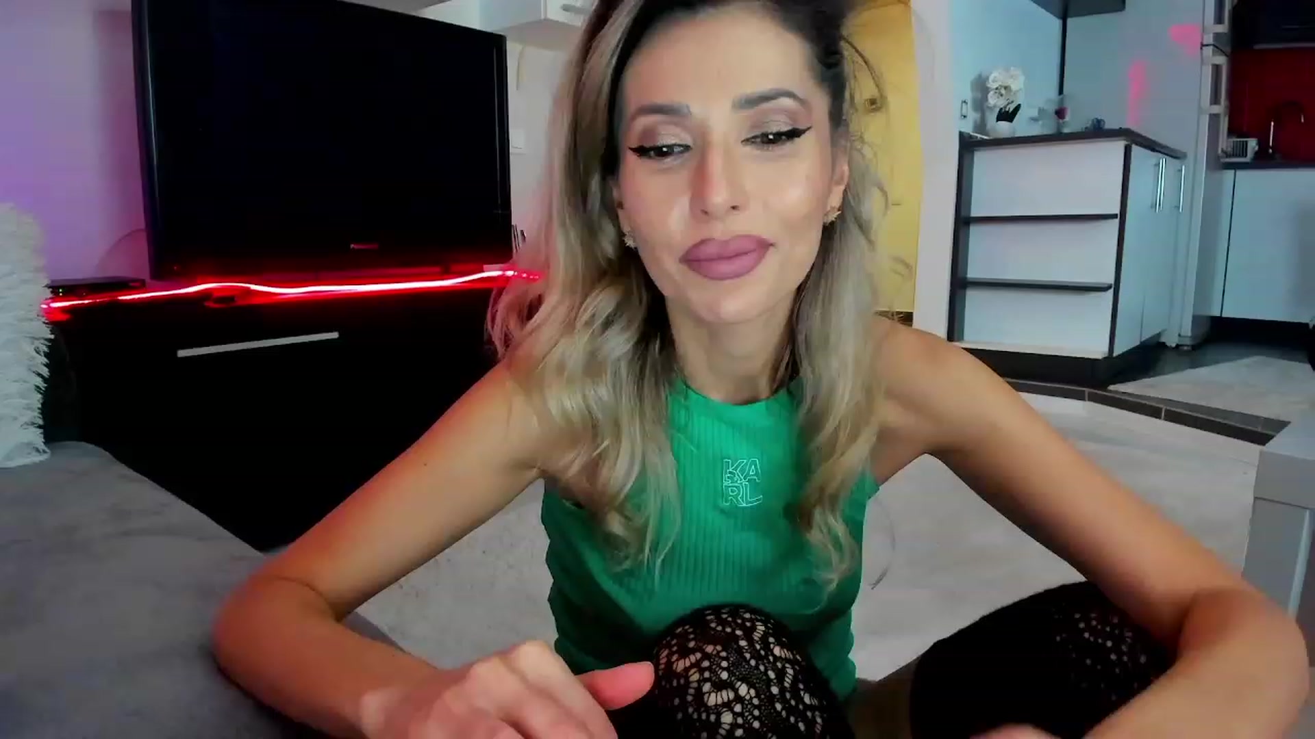 Gallery image thumbnail from LeapOnMe's myfreecams stream on, 02/29/2024, 23:09 image 1 of 20
