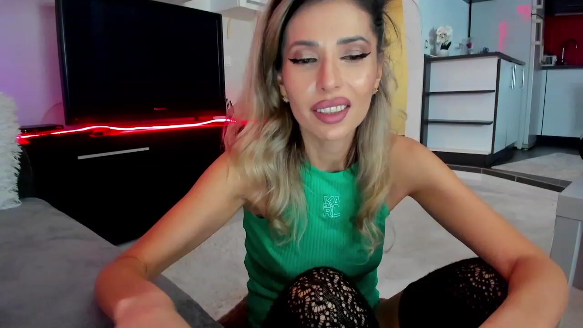 Gallery image thumbnail from LeapOnMe's myfreecams stream on, 02/29/2024, 23:09 image 2 of 20