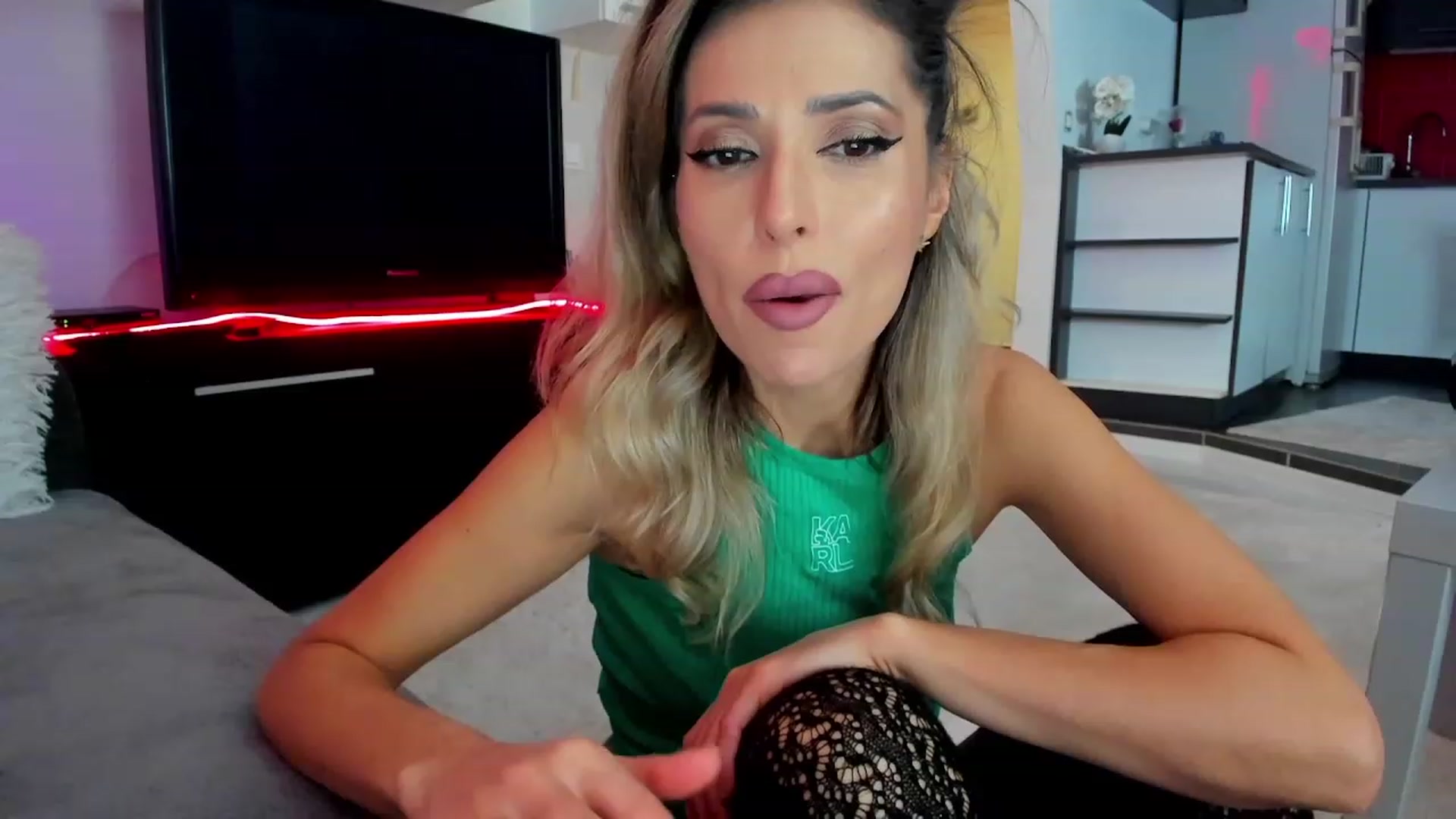 Gallery image thumbnail from LeapOnMe's myfreecams stream on, 02/29/2024, 23:09 image 4 of 20