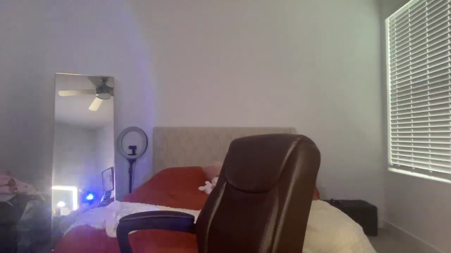 Gallery image thumbnail from Leauramun's myfreecams stream on, 07/22/2024, 24:23 image 4 of 20