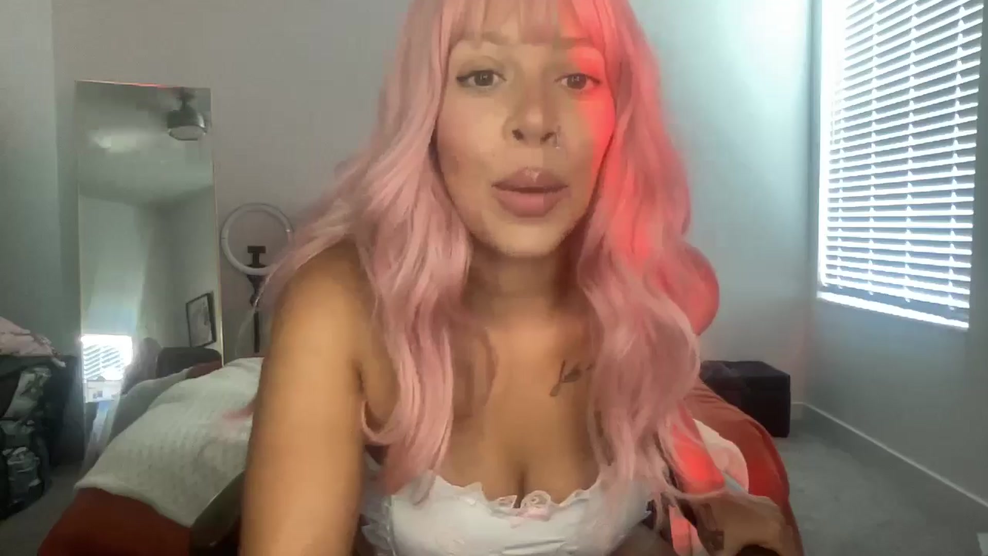 Gallery image thumbnail from Leauramun's myfreecams stream on, 07/22/2024, 18:50 image 16 of 20