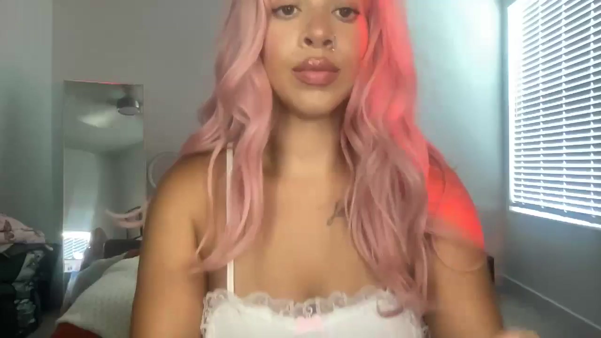 Gallery image thumbnail from Leauramun's myfreecams stream on, 07/22/2024, 19:13 image 1 of 20