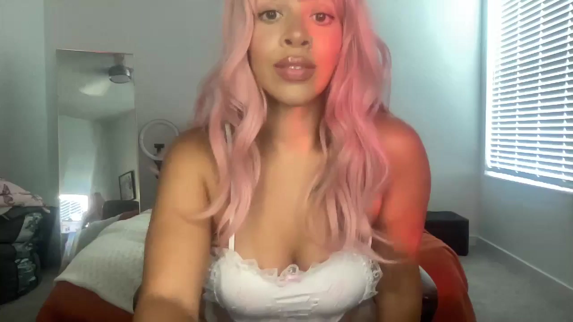 Gallery image thumbnail from Leauramun's myfreecams stream on, 07/22/2024, 19:13 image 12 of 20