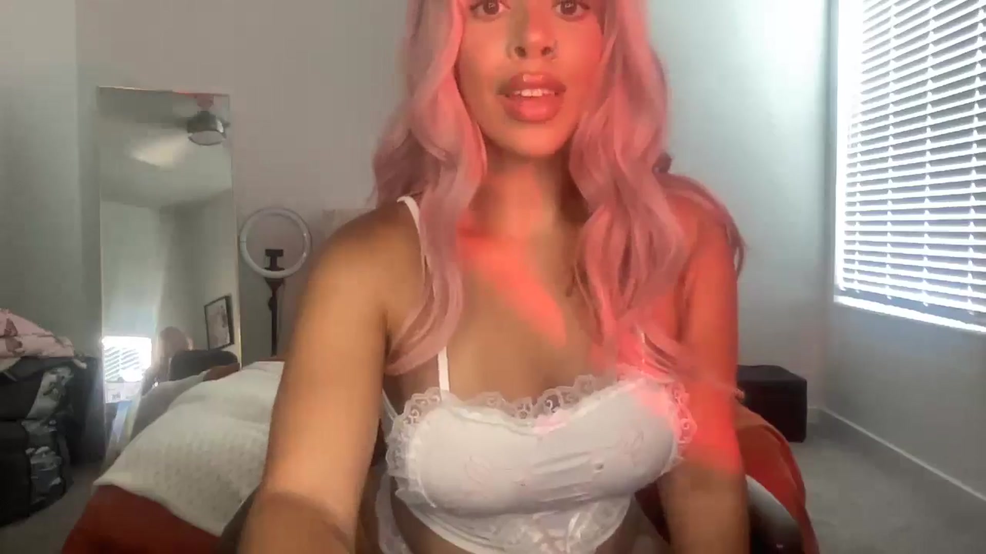 Gallery image thumbnail from Leauramun's myfreecams stream on, 07/22/2024, 19:13 image 9 of 20