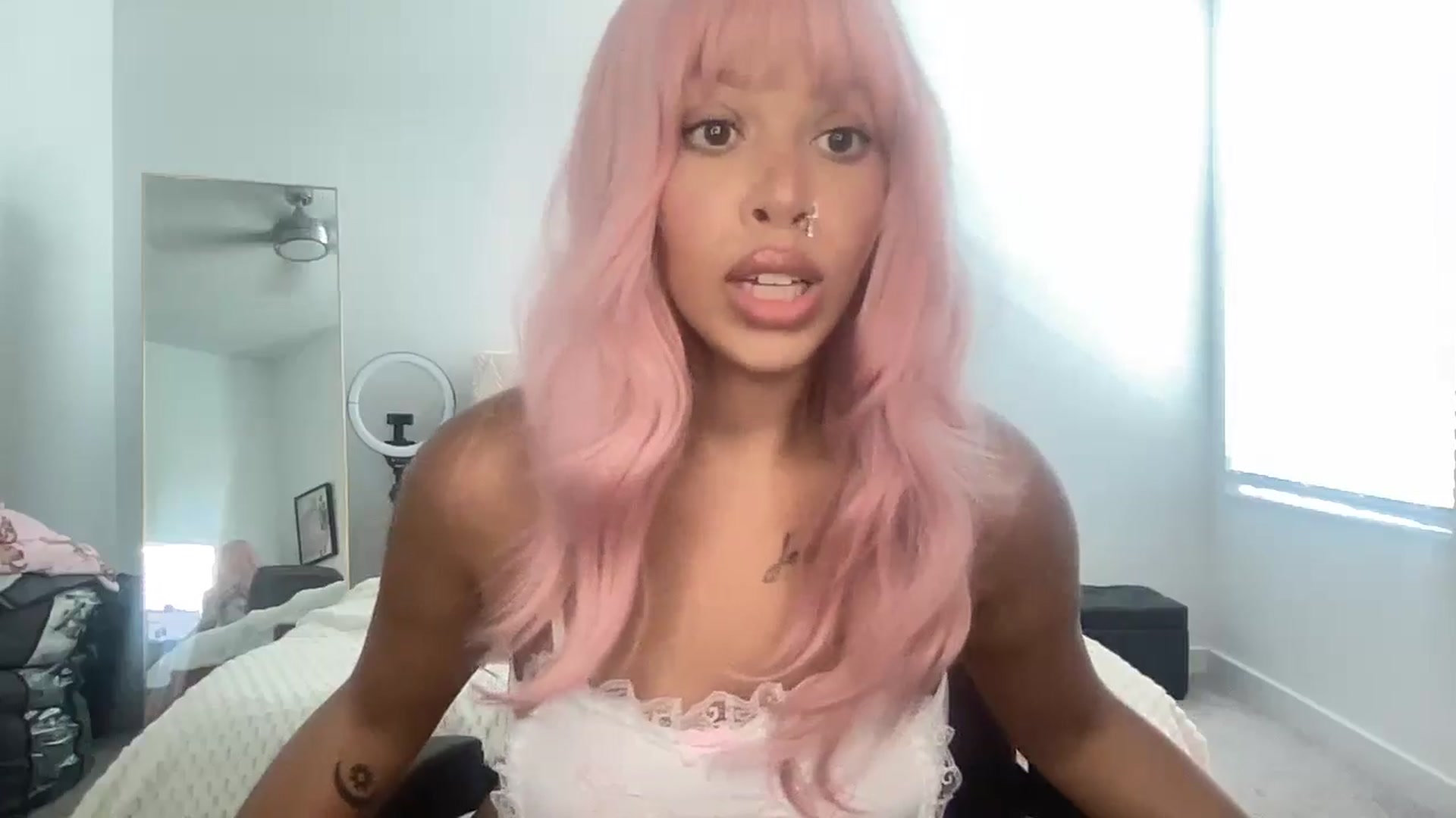 Gallery image thumbnail from Leauramun's myfreecams stream on, 07/22/2024, 20:02 image 18 of 20