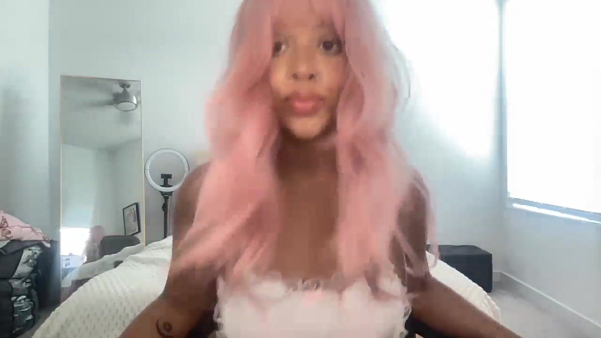 Gallery image thumbnail from Leauramun's myfreecams stream on, 07/22/2024, 20:02 image 6 of 20