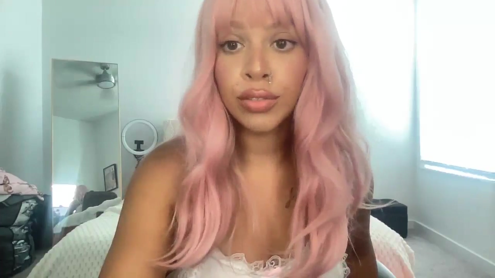 Gallery image thumbnail from Leauramun's myfreecams stream on, 07/22/2024, 20:02 image 8 of 20