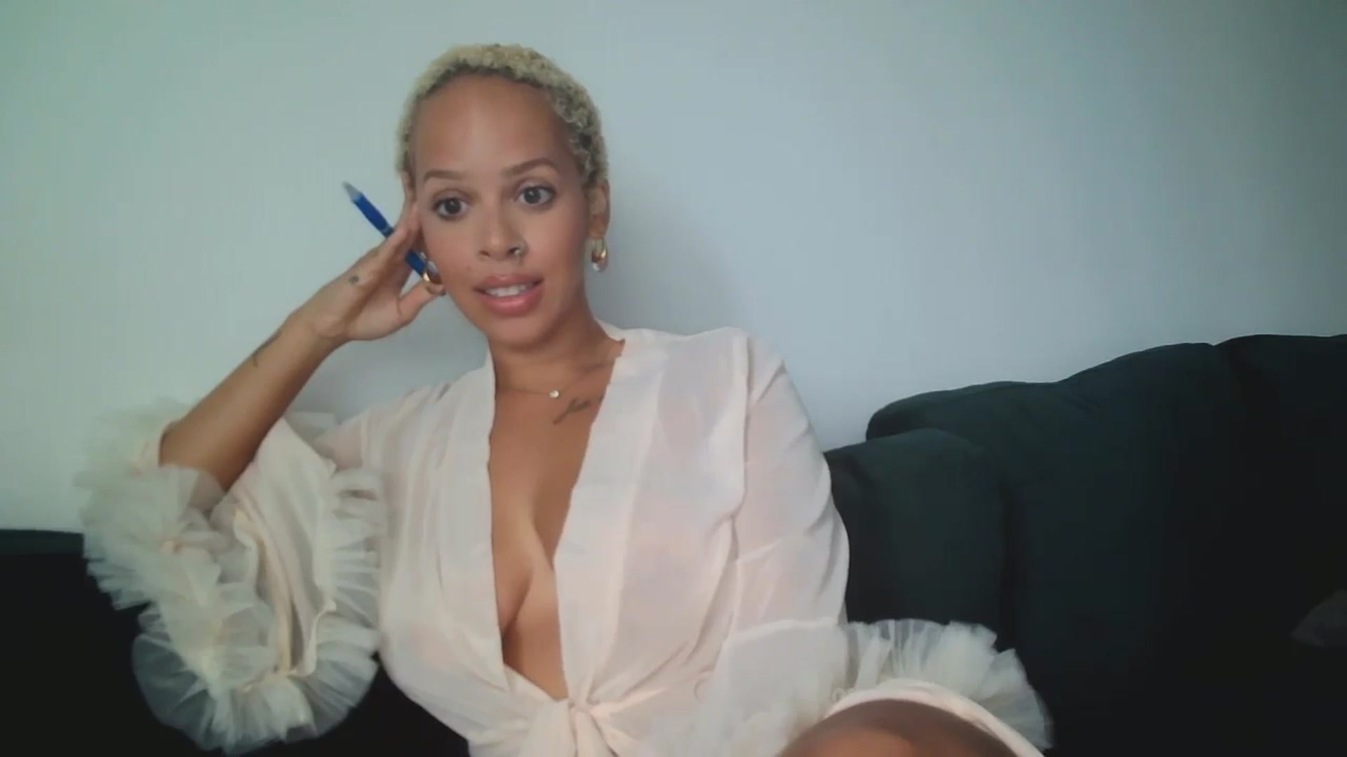 Gallery image thumbnail from Leauramun's myfreecams stream on, 07/27/2024, 14:39 image 18 of 20