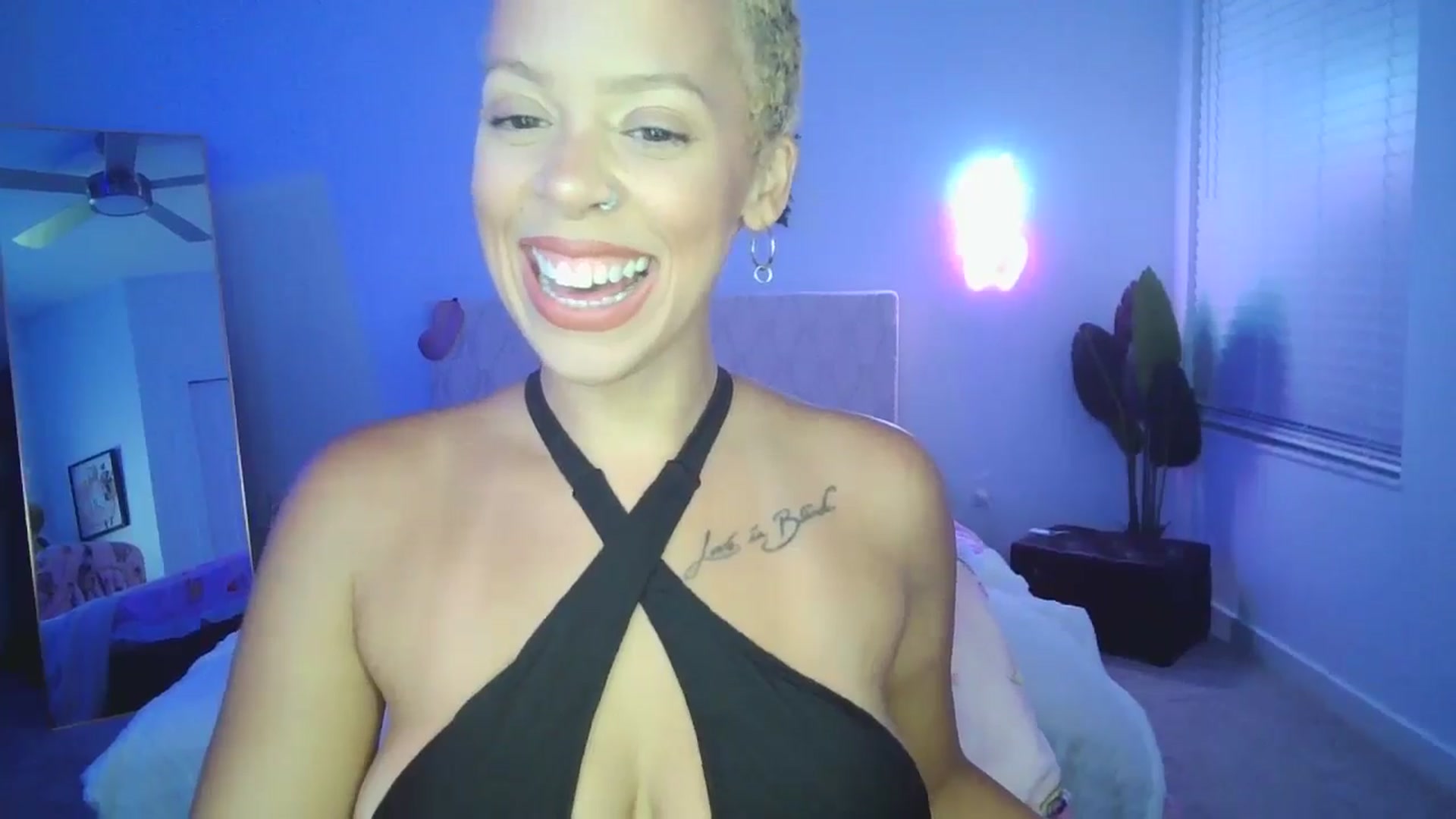 Gallery image thumbnail from Leauramun's myfreecams stream on, 08/27/2024, 01:02 image 16 of 20
