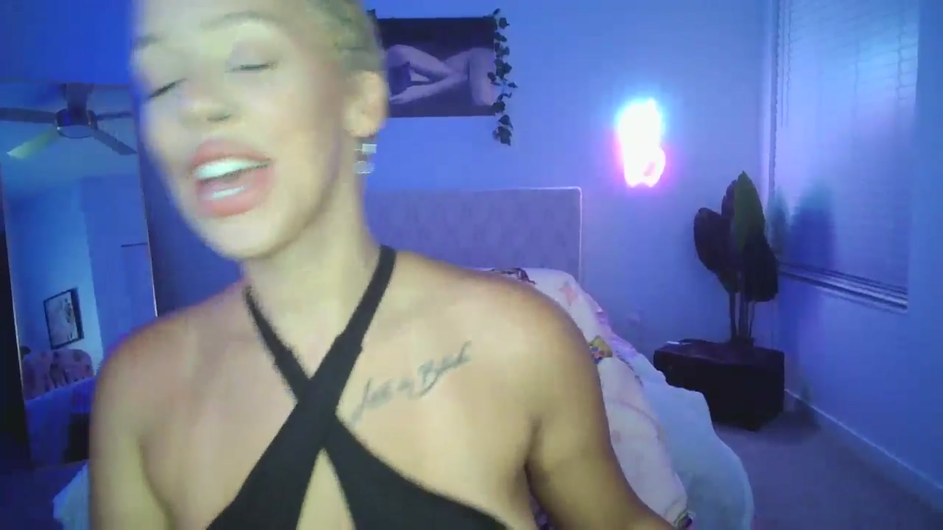 Gallery image thumbnail from Leauramun's myfreecams stream on, 08/27/2024, 01:02 image 18 of 20