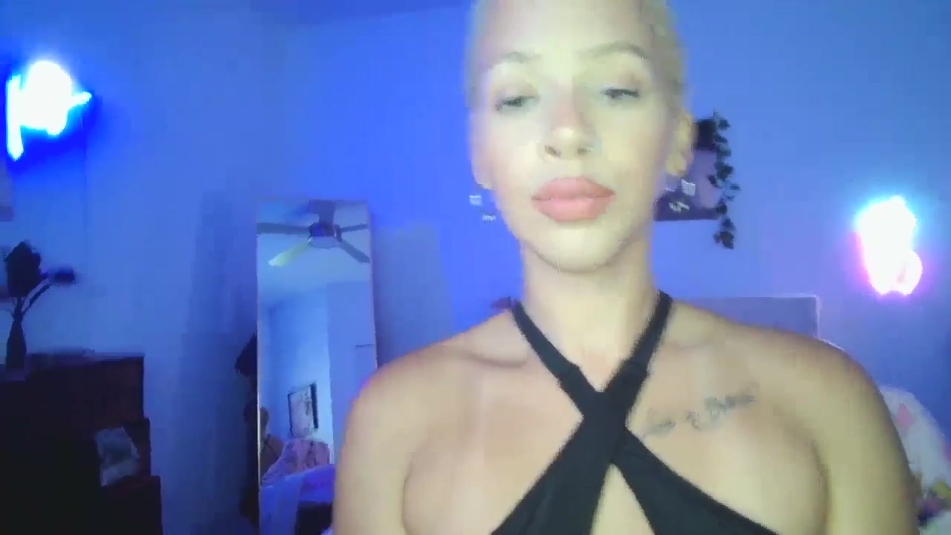 Gallery image thumbnail from Leauramun's myfreecams stream on, 08/27/2024, 01:02 image 10 of 20