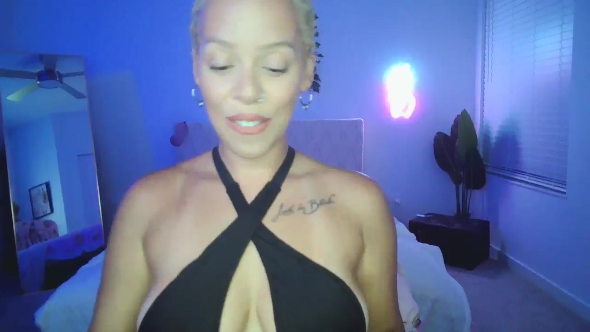 Gallery image thumbnail from Leauramun's myfreecams stream on, 08/27/2024, 01:02 image 20 of 20