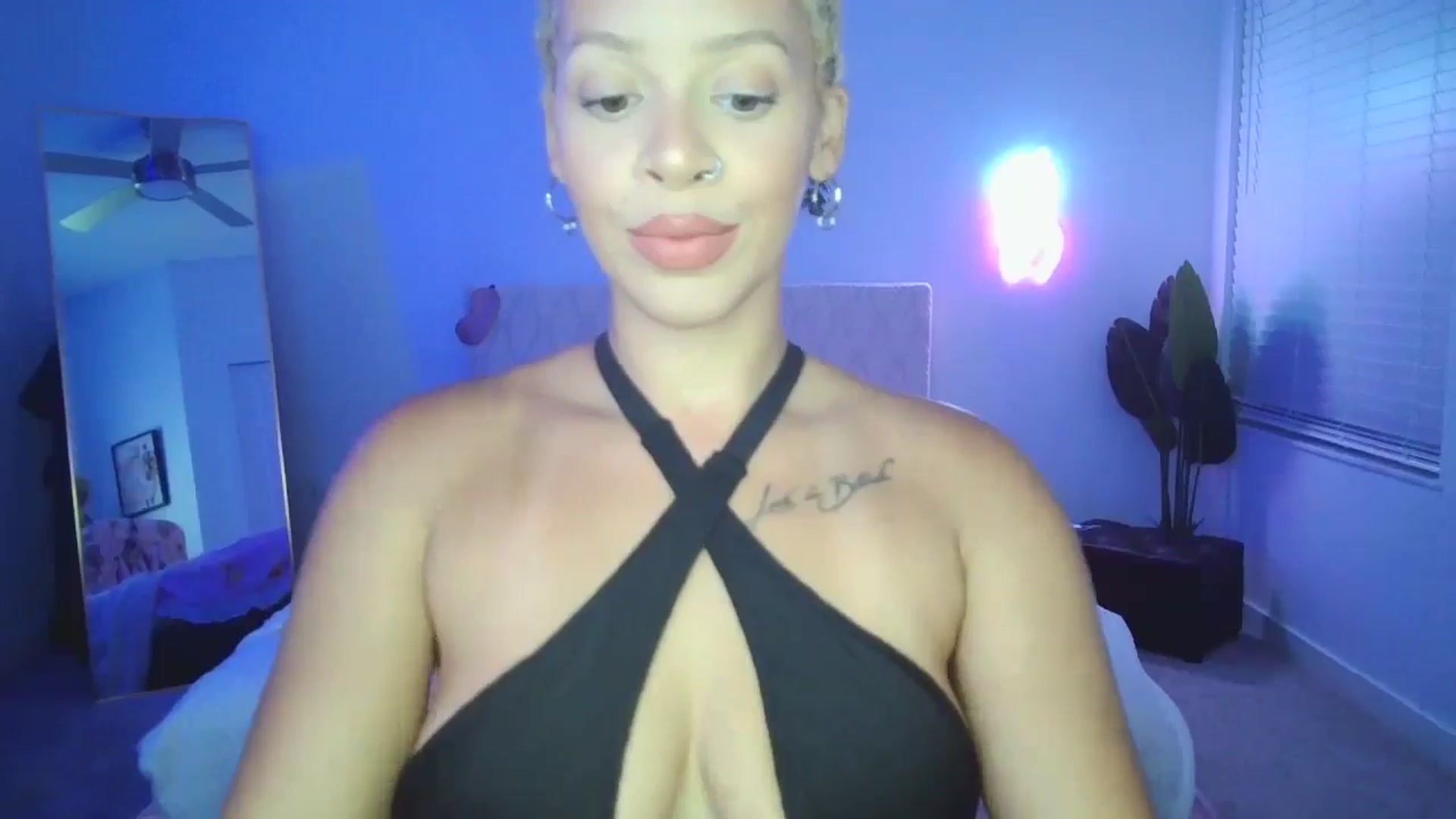 Gallery image thumbnail from Leauramun's myfreecams stream on, 08/27/2024, 01:02 image 5 of 20