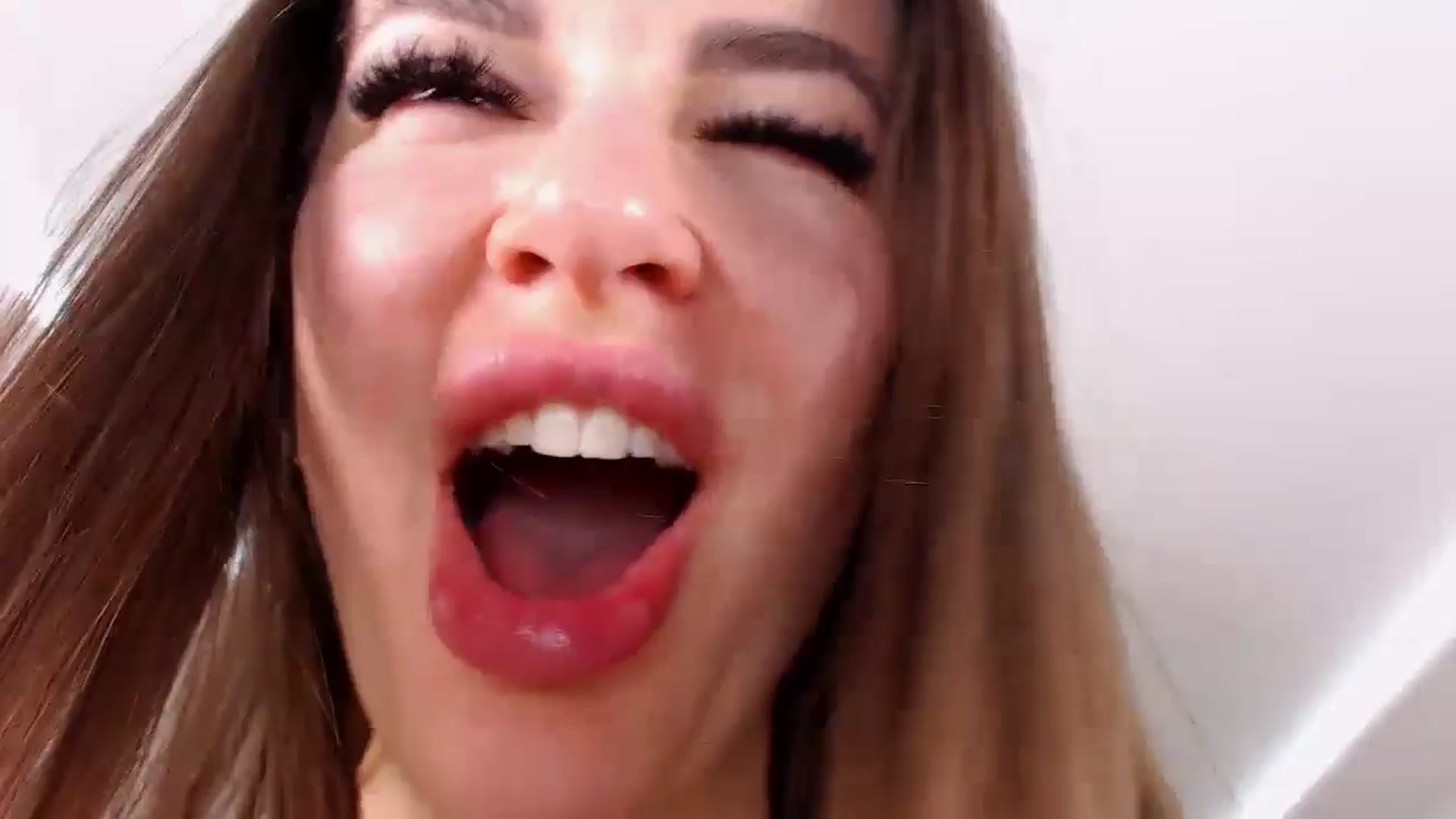 Gallery image thumbnail from LeeLuna_777's myfreecams stream on, 04/20/2024, 11:09 image 15 of 20
