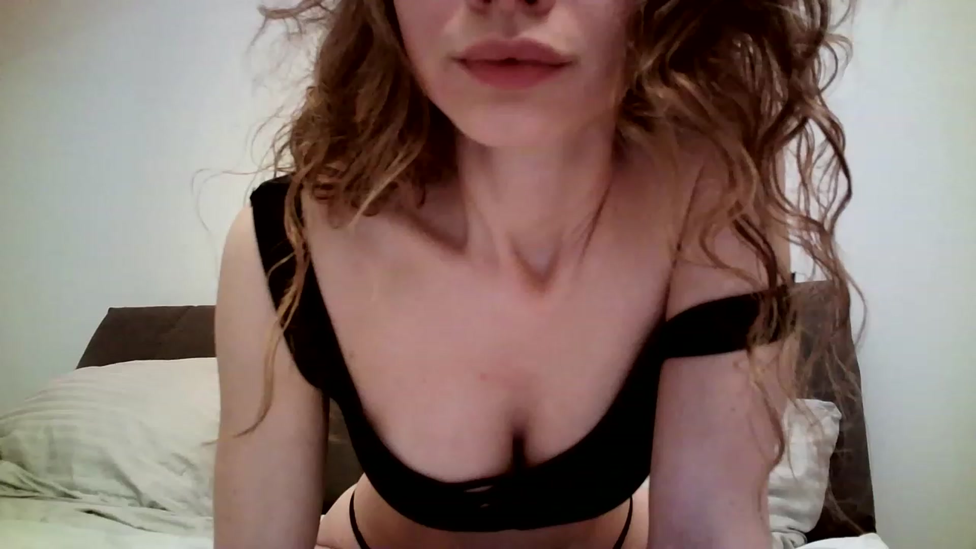 Gallery image thumbnail from Leeehanna's myfreecams stream on, 11/15/2022, 23:01 image 16 of 20