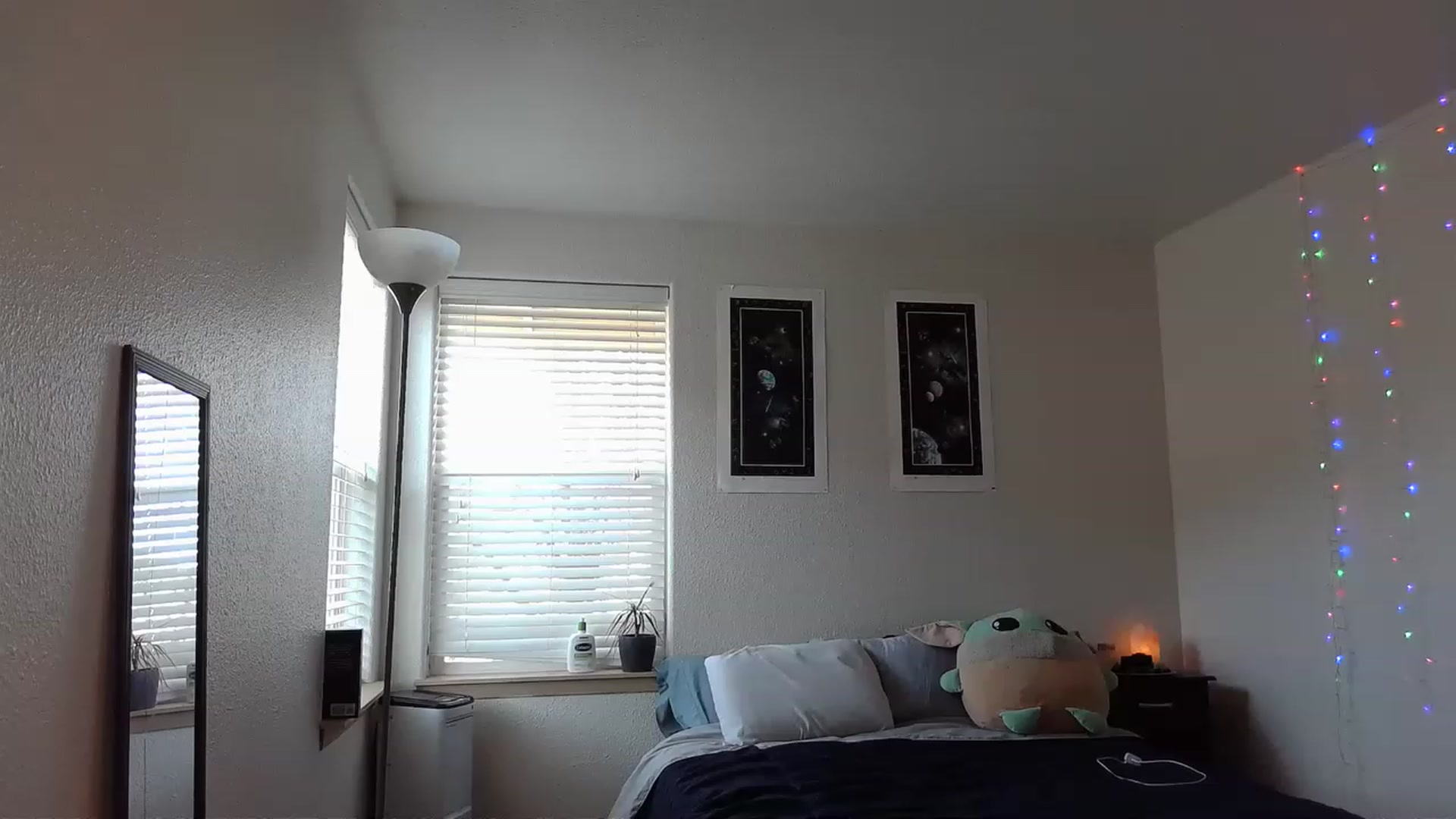 Gallery image thumbnail from Leeleigh1's myfreecams stream on, 03/01/2023, 23:37 image 9 of 20