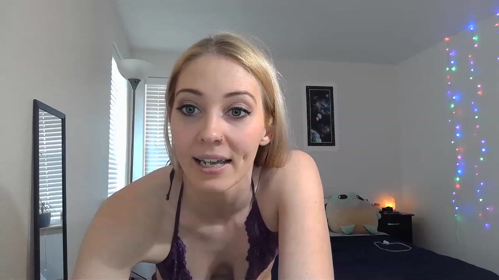 Gallery image thumbnail from Leeleigh1's myfreecams stream on, 03/01/2023, 23:37 image 17 of 20