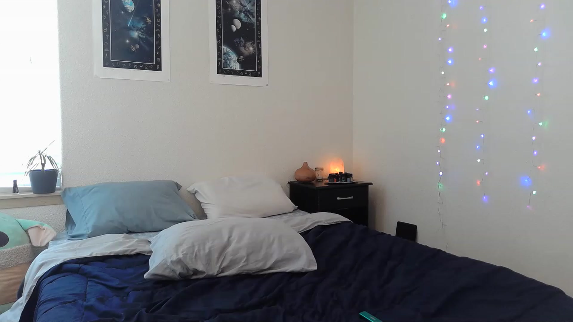 Gallery image thumbnail from Leeleigh1's myfreecams stream on, 03/08/2023, 22:00 image 1 of 20