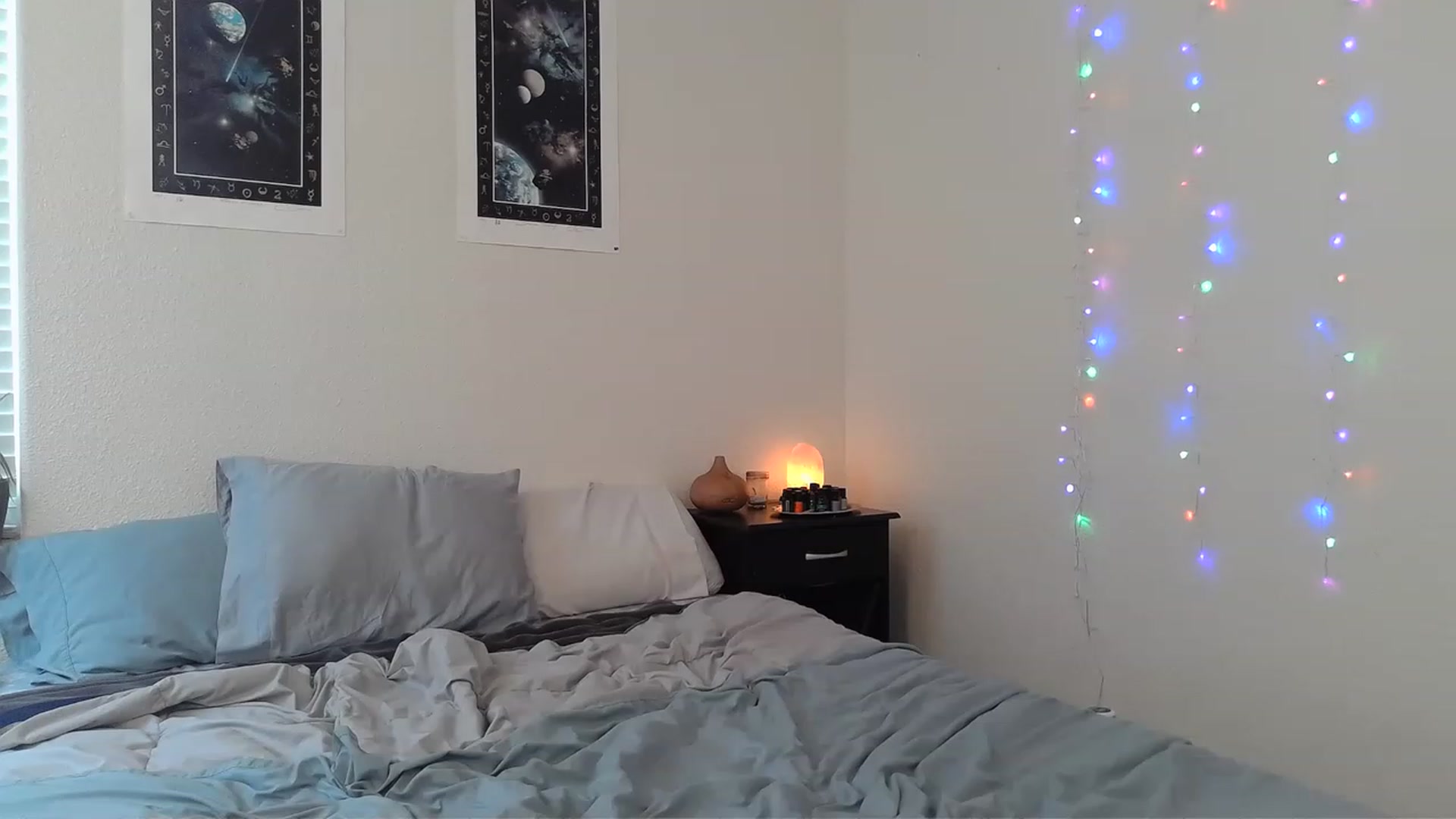 Gallery image thumbnail from Leeleigh1's myfreecams stream on, 03/10/2023, 24:10 image 10 of 20