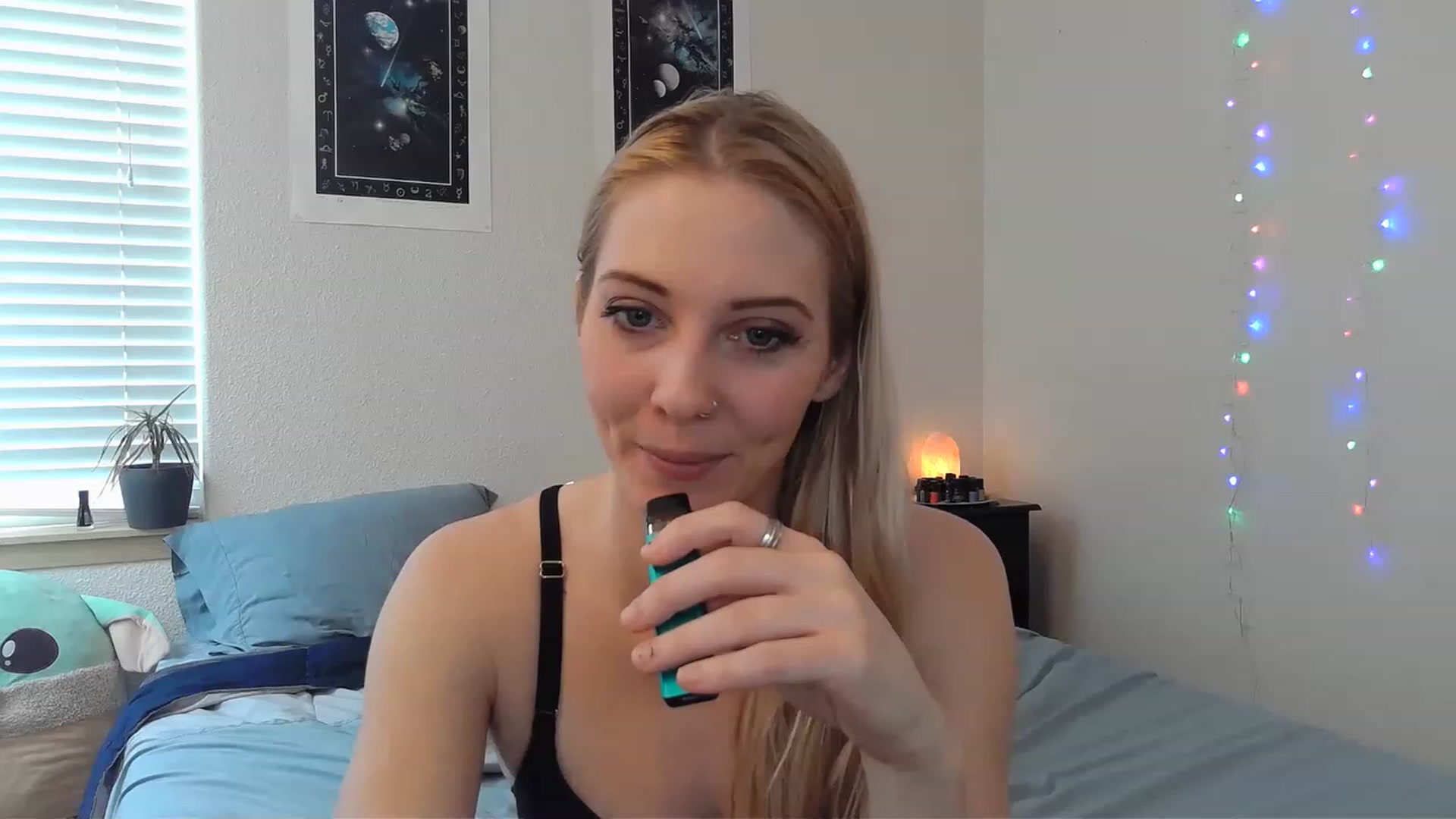 Gallery image thumbnail from Leeleigh1's myfreecams stream on, 03/10/2023, 24:10 image 2 of 20