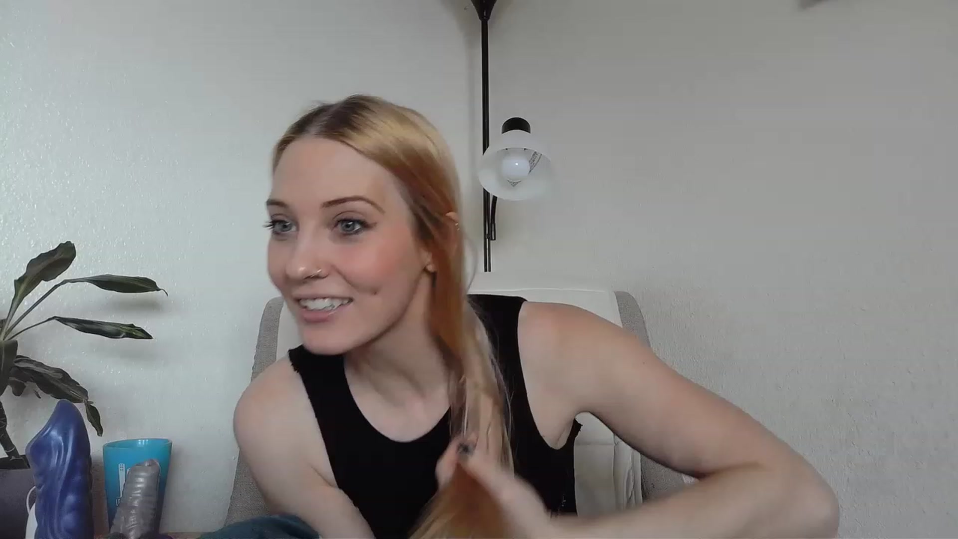 Gallery image thumbnail from Leeleigh1's myfreecams stream on, 03/15/2023, 17:45 image 7 of 20