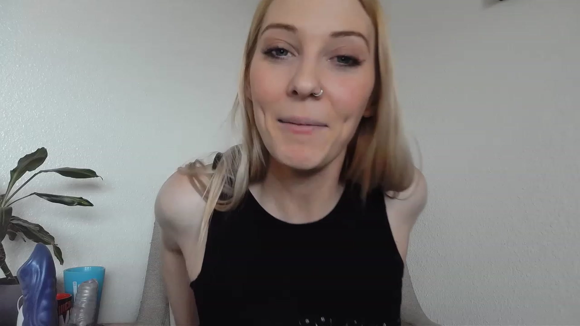 Gallery image thumbnail from Leeleigh1's myfreecams stream on, 03/15/2023, 17:45 image 12 of 20