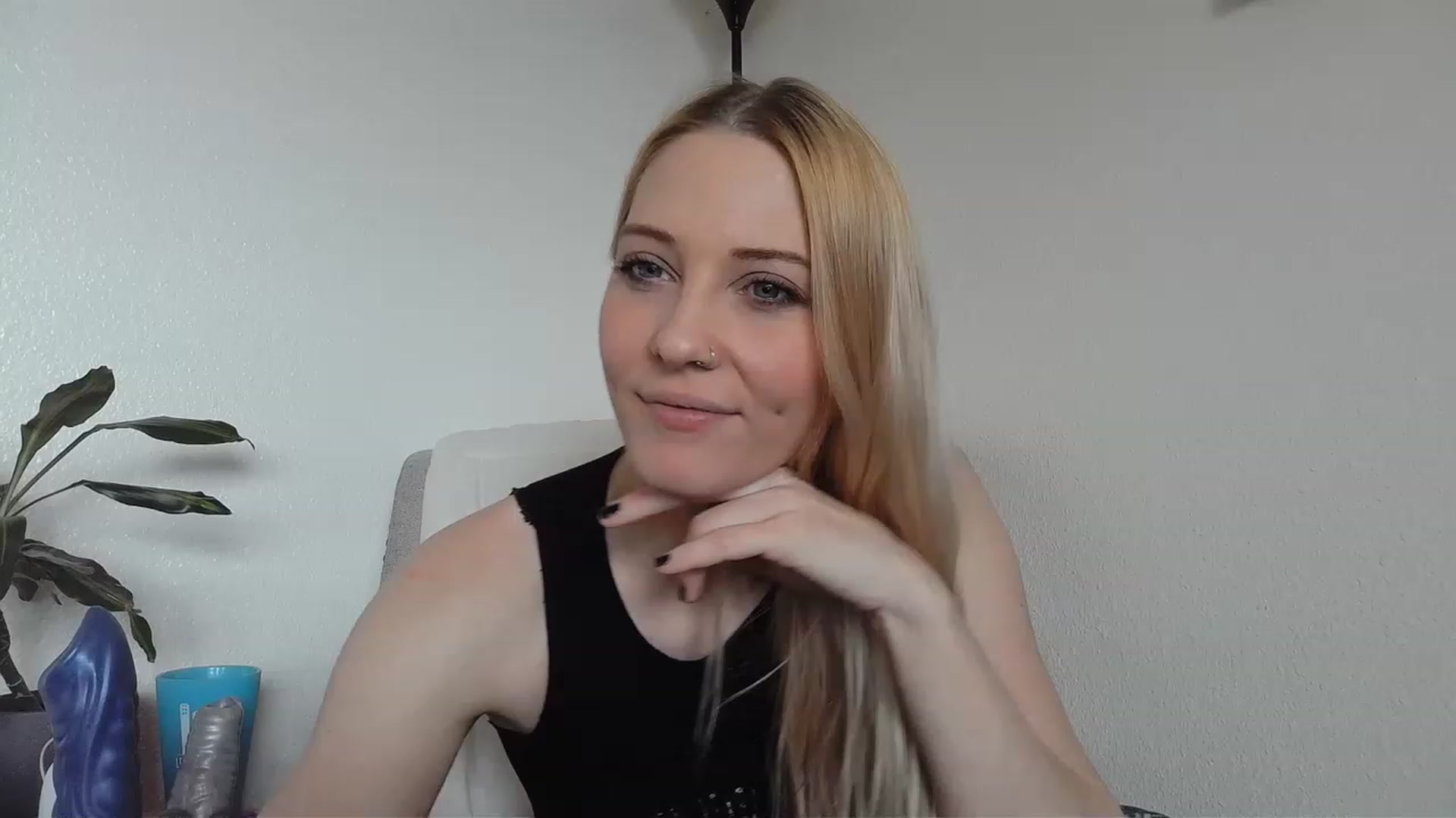 Gallery image thumbnail from Leeleigh1's myfreecams stream on, 03/15/2023, 17:45 image 3 of 20