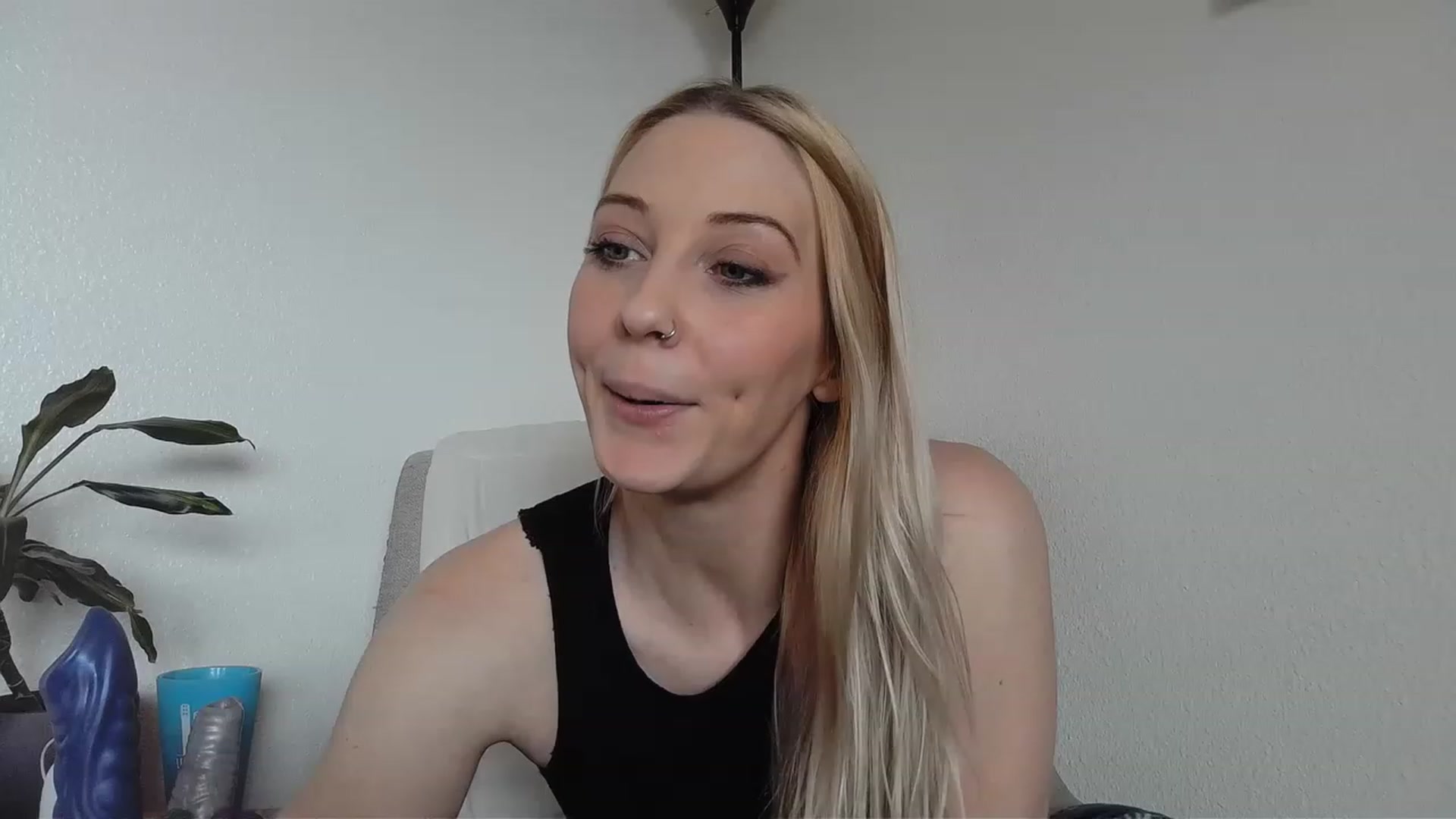 Gallery image thumbnail from Leeleigh1's myfreecams stream on, 03/15/2023, 17:45 image 1 of 20