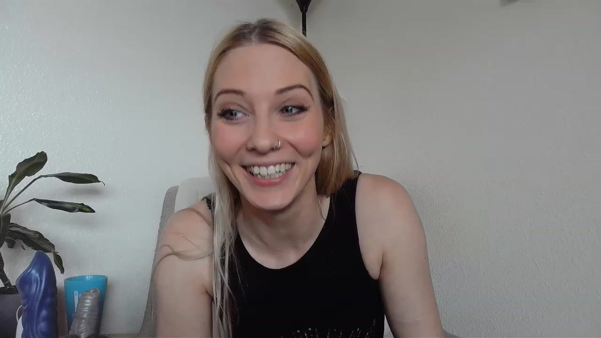 Gallery image thumbnail from Leeleigh1's myfreecams stream on, 03/15/2023, 17:45 image 9 of 20