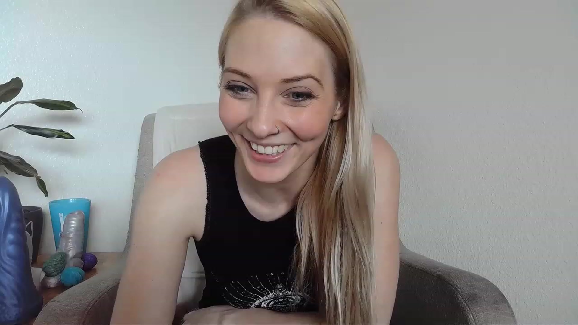 Gallery image thumbnail from Leeleigh1's myfreecams stream on, 03/15/2023, 20:08 image 5 of 20