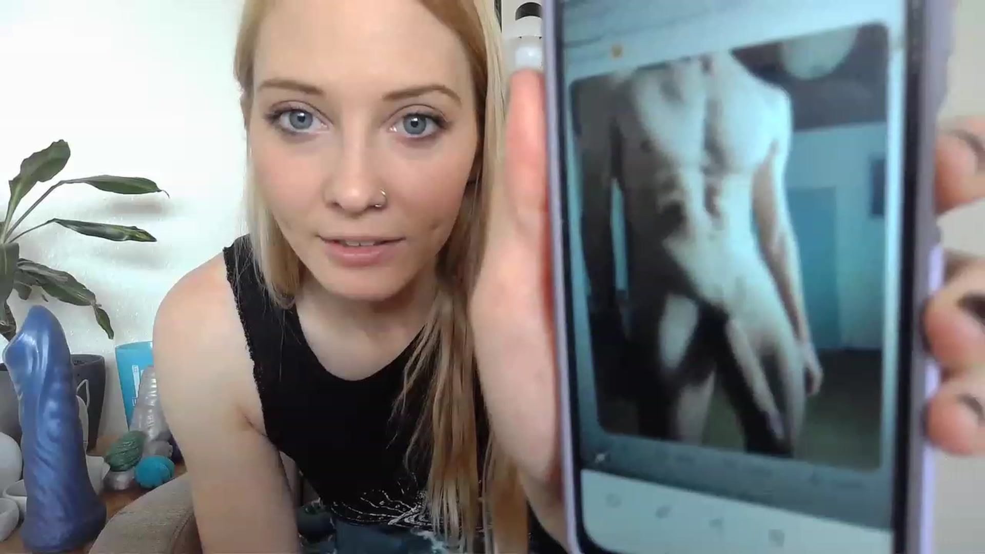 Gallery image thumbnail from Leeleigh1's myfreecams stream on, 03/15/2023, 20:08 image 4 of 20
