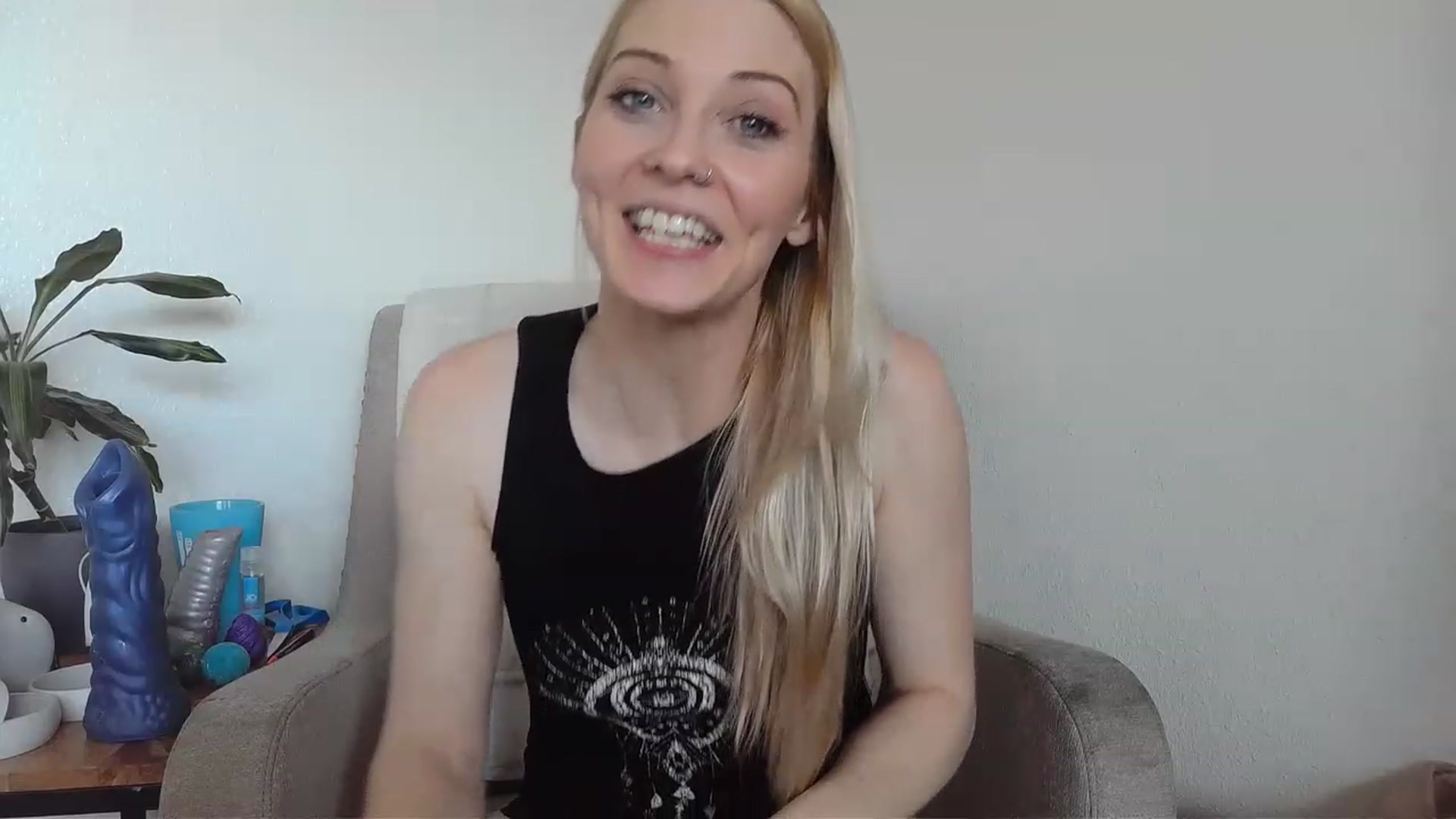 Gallery image thumbnail from Leeleigh1's myfreecams stream on, 03/15/2023, 20:08 image 20 of 20
