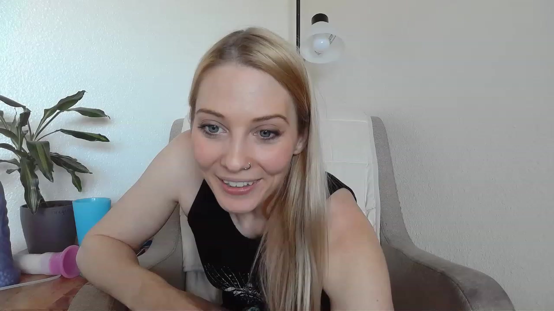Gallery image thumbnail from Leeleigh1's myfreecams stream on, 03/15/2023, 23:08 image 19 of 20