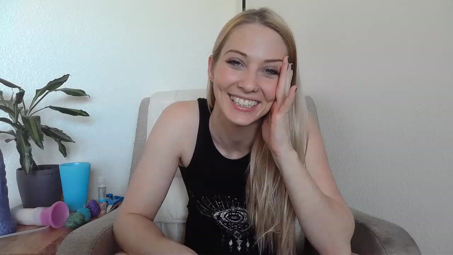 Gallery image thumbnail from Leeleigh1's myfreecams stream on, 03/15/2023, 23:08 image 16 of 20