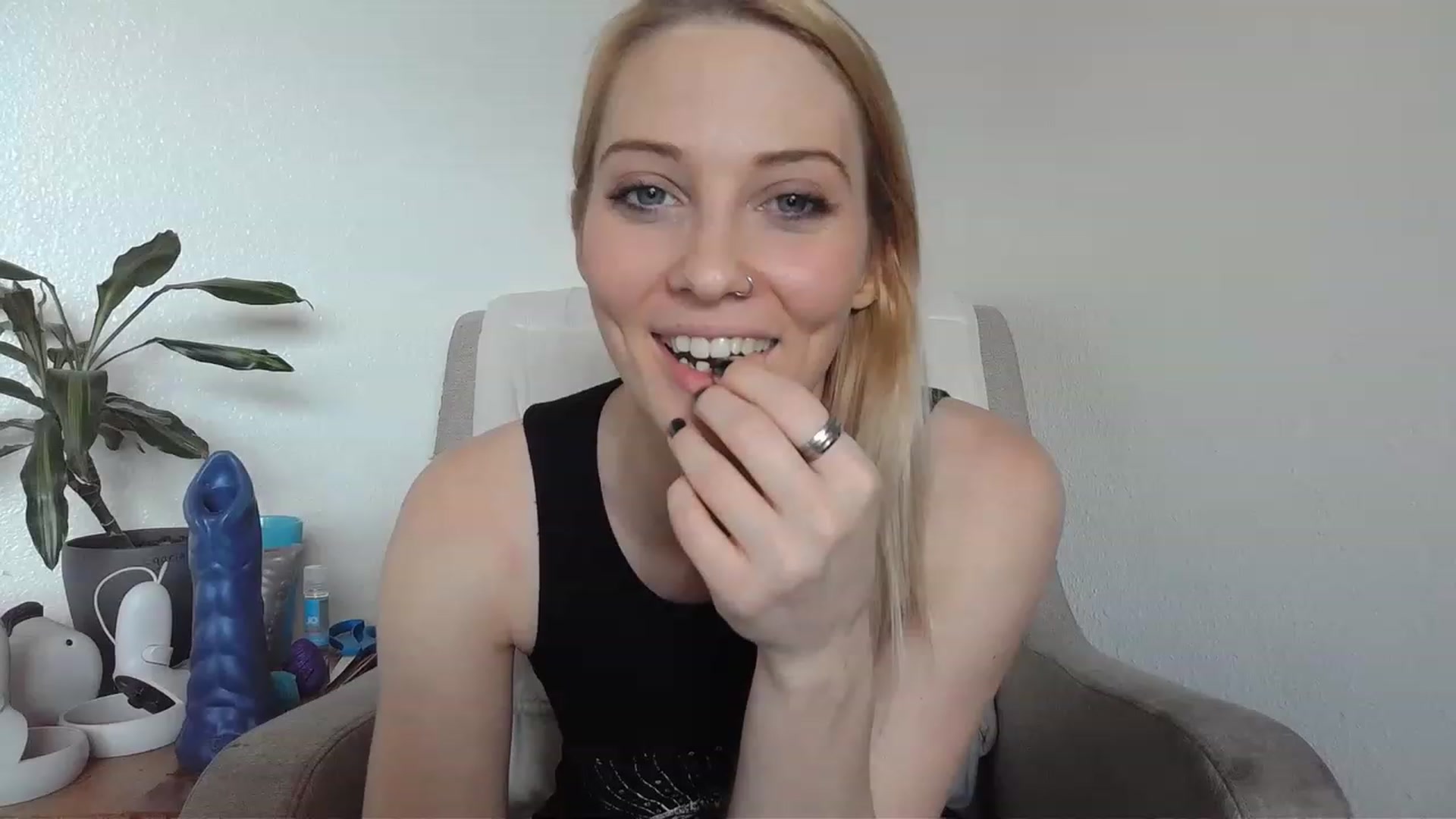 Gallery image thumbnail from Leeleigh1's myfreecams stream on, 03/15/2023, 23:08 image 5 of 20