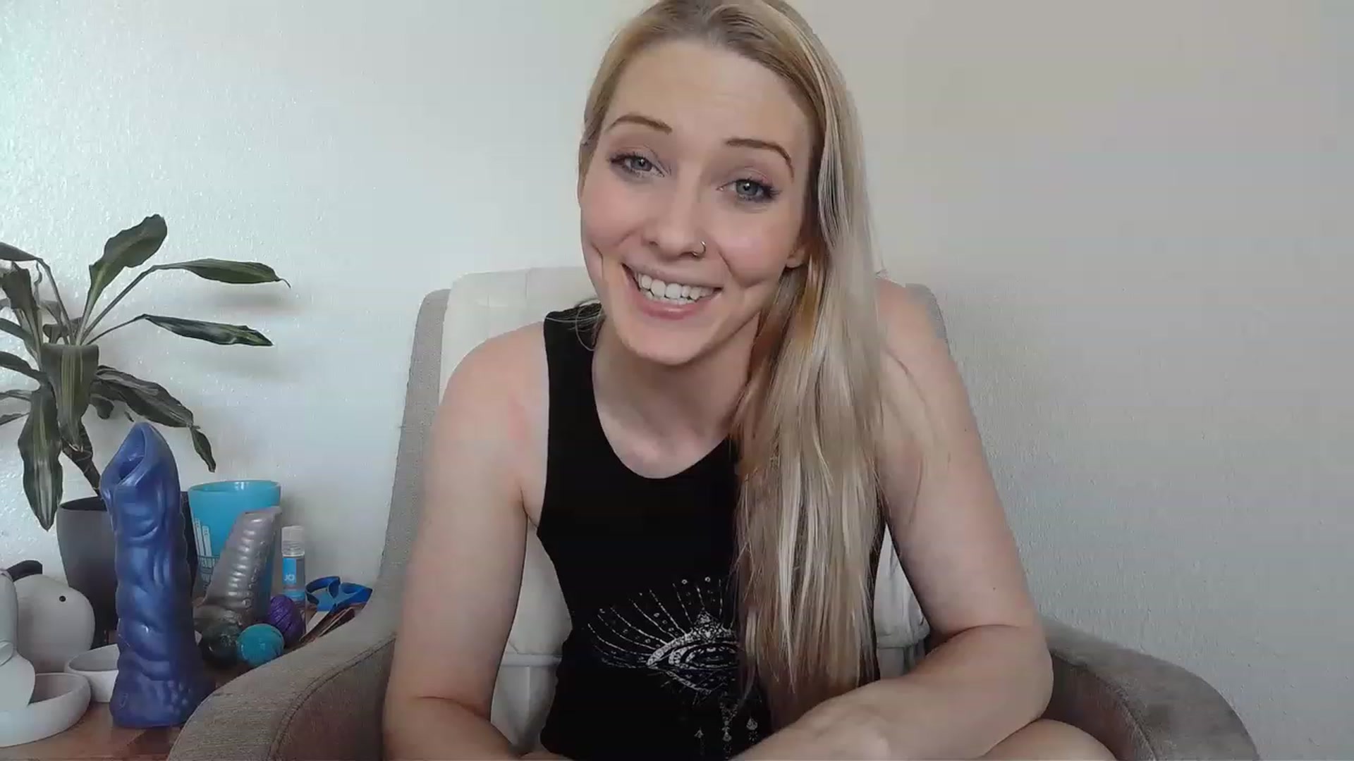 Gallery image thumbnail from Leeleigh1's myfreecams stream on, 03/15/2023, 23:08 image 3 of 20