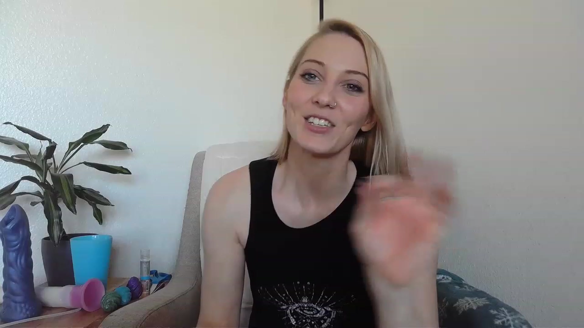 Gallery image thumbnail from Leeleigh1's myfreecams stream on, 03/15/2023, 23:45 image 16 of 20